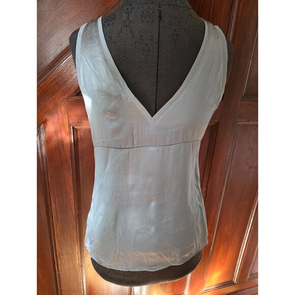 New York Company Silk V-Neck Sequin Embellished Silver Sleeveless Top Size 8 - Picture 3 of 9